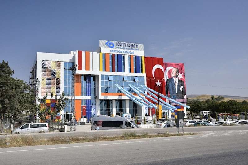 MERZİFON KUTLUBEY OKULLARI